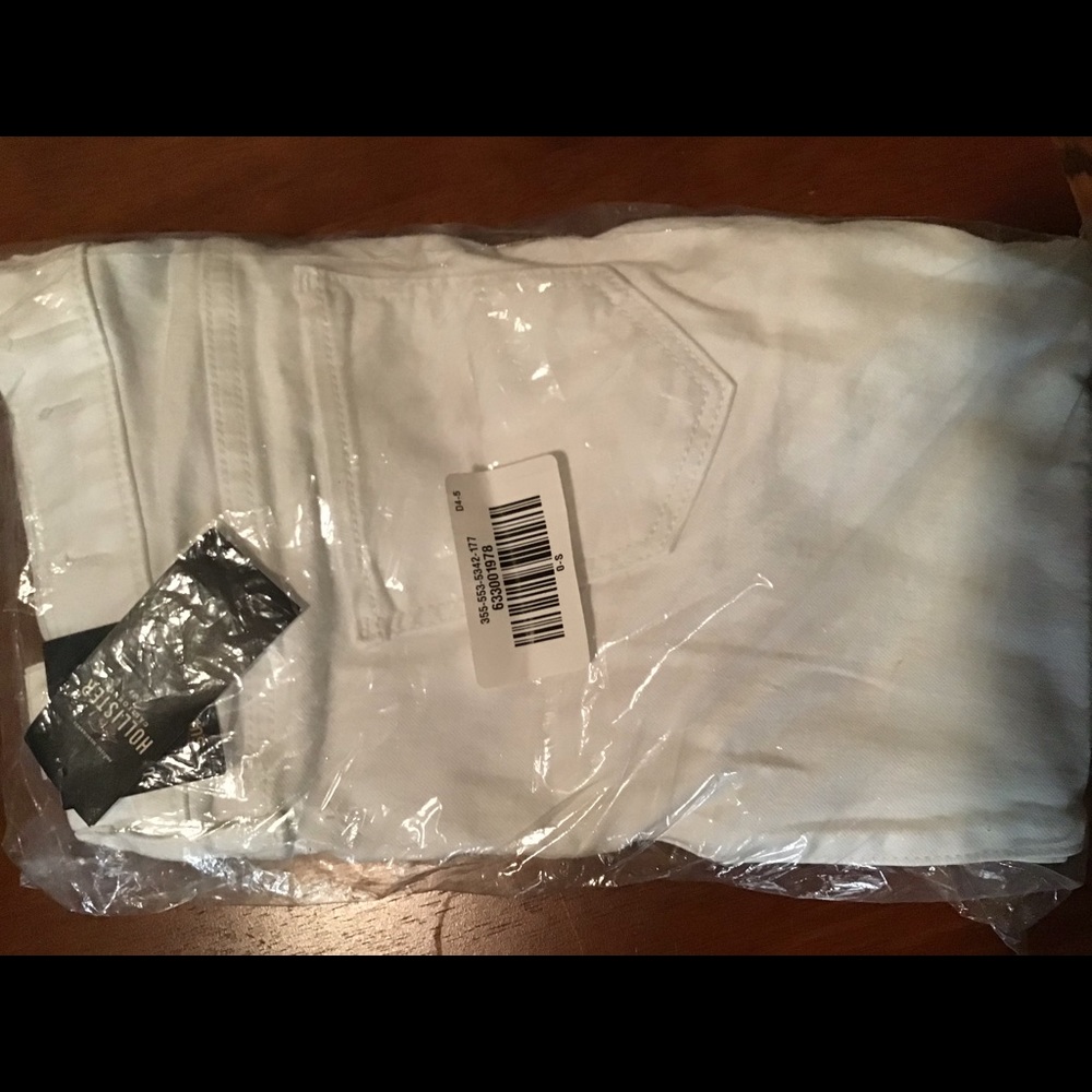 Hollister low-rise super skinny jeans